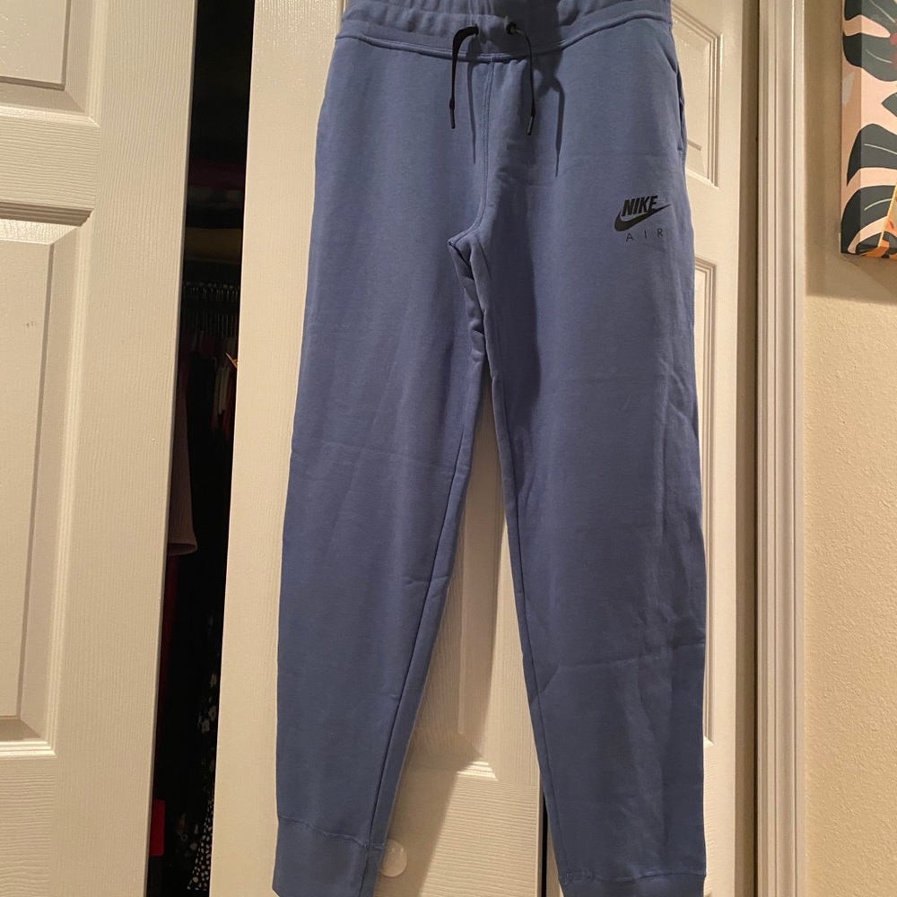 Women’s Nike air joggers size medium